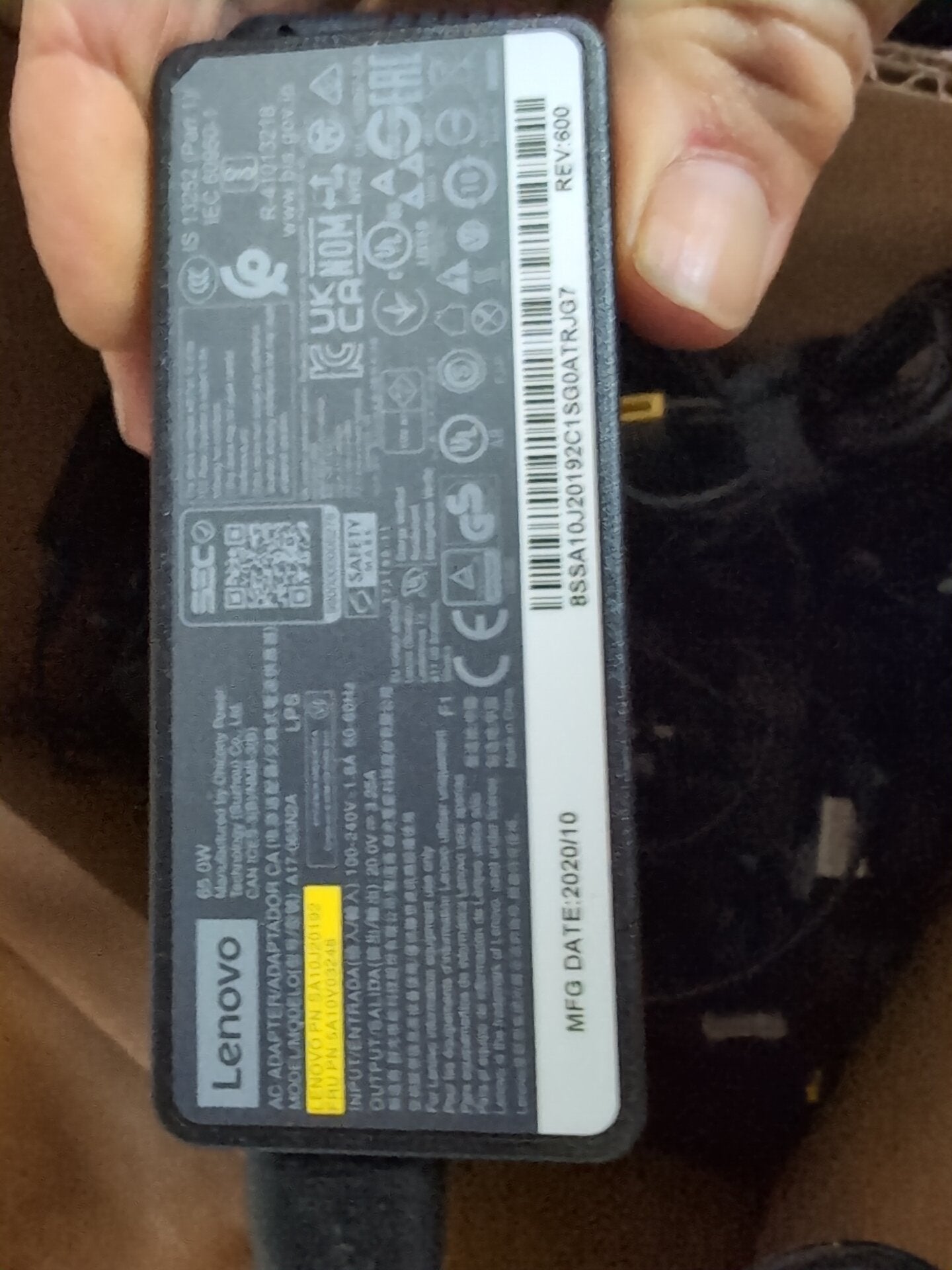 LOT OF 1564 LENOVO YELLOW SQUARE TIP 45W-65W AC ADAPTERS