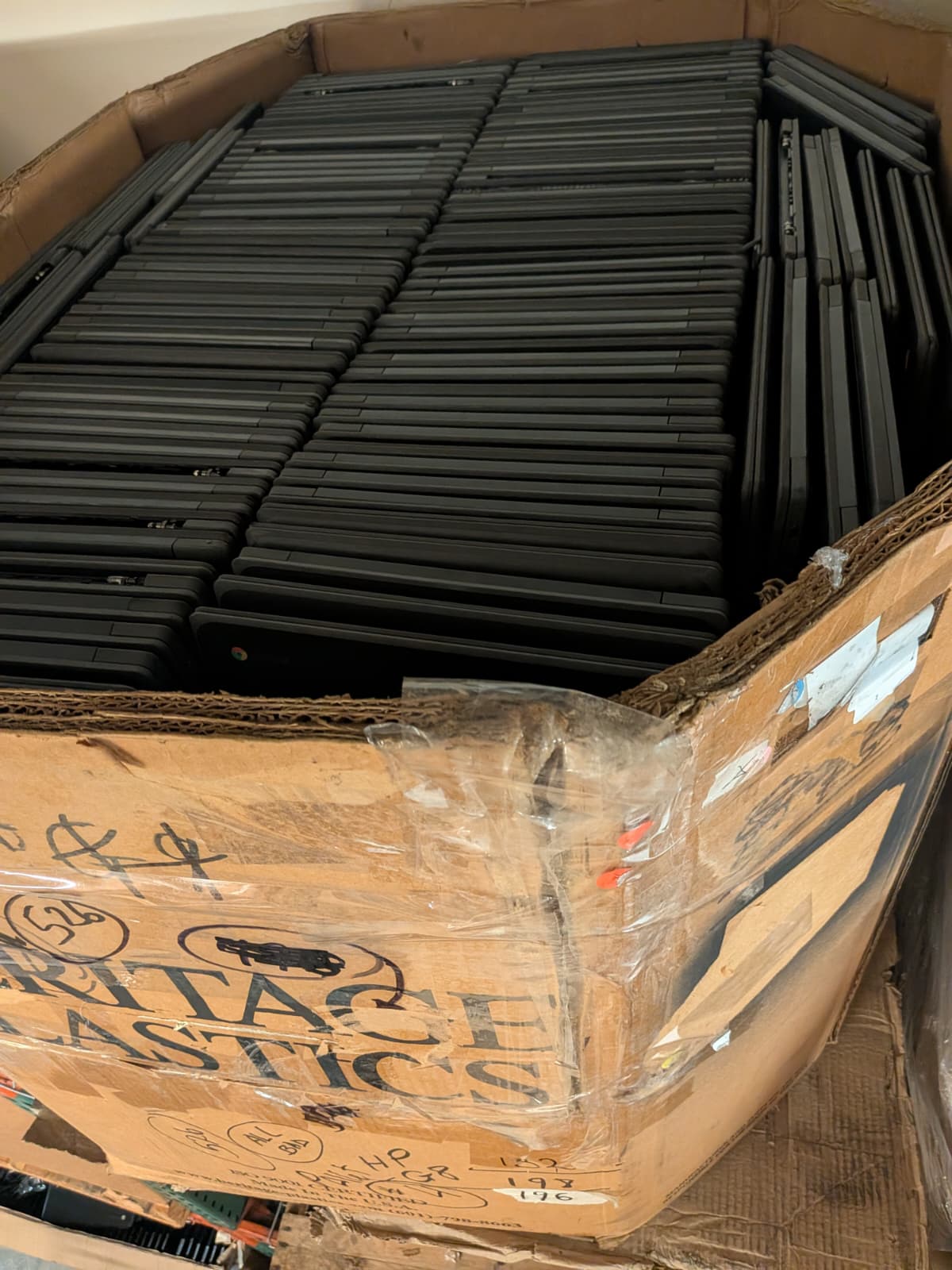 LOT OF 3016 CHROMEBOOKS