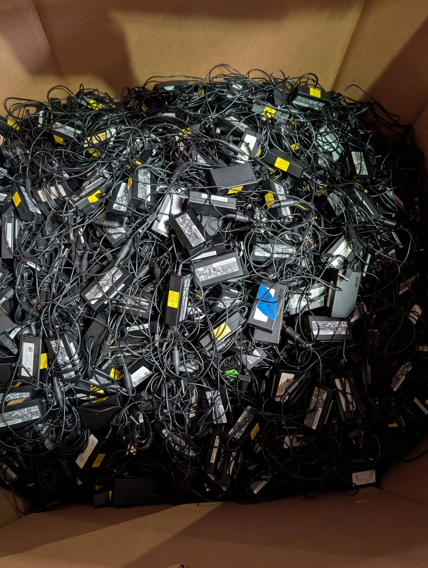 BULK LOT OF 18,000 ACER SMALL ROUND TIP AC ADAPTERS 45W - 65 WATT
